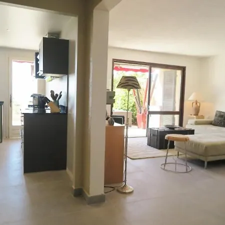 Pour 8 Pers Avec Piscine Et Terrasse, - Fr-1-726-18 * La Croix-Valmer