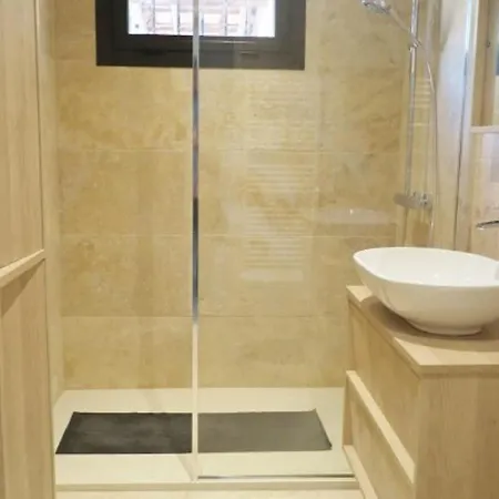 Villa Pour 8 Pers Avec Piscine Et Terrasse, - Fr-1-726-18